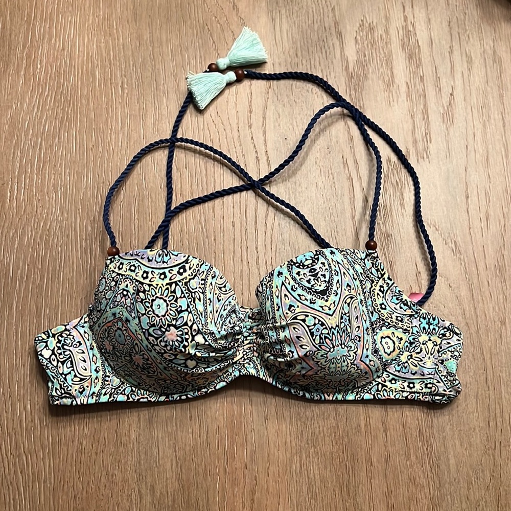 Victoria’s Secret Swim Top 32C